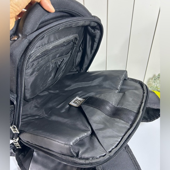 Ful Brooklyn 2-in -1 Ipad and Laptop Backpack,Black ,detachable ipad Case. - Picture 3 of 14